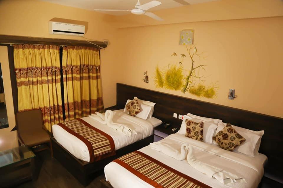 Hotel Royal Safari Чітаван Екстер'єр фото